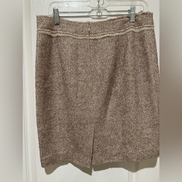 Ann Taylor Wool Tweed cream and gold skirt - size 8 EUC. - Picture 6 of 6